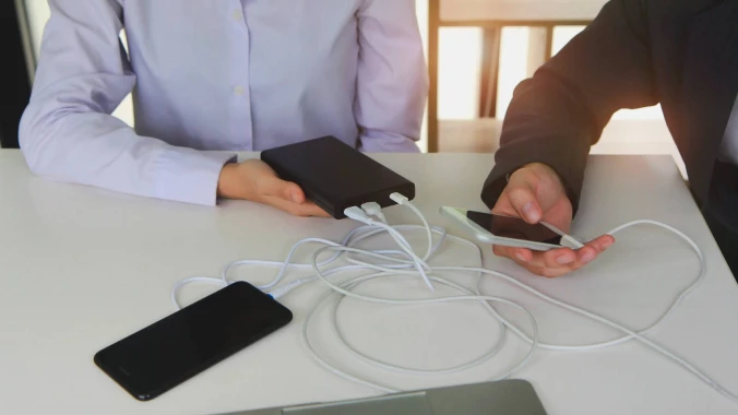 Reklamné powerbanky s potlačou a logom spoločnosti ako moderné propagačné riešenie