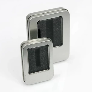 Malá kovová škatuľka na pamäťovú kartu