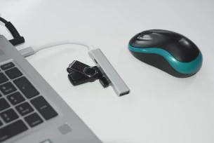 Rozbočovač USB HUB - ROSKO - strieborný