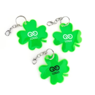 Reflexný prívesok na kľúče Clover